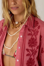 Load image into Gallery viewer, Ringo Shirt in Clavel Framboise by Maison Hotel