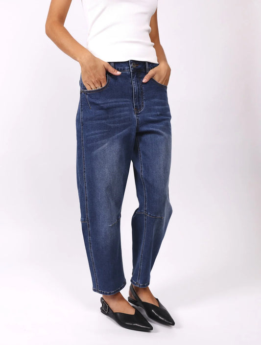 Toni Barrel Jean in Dark Wash