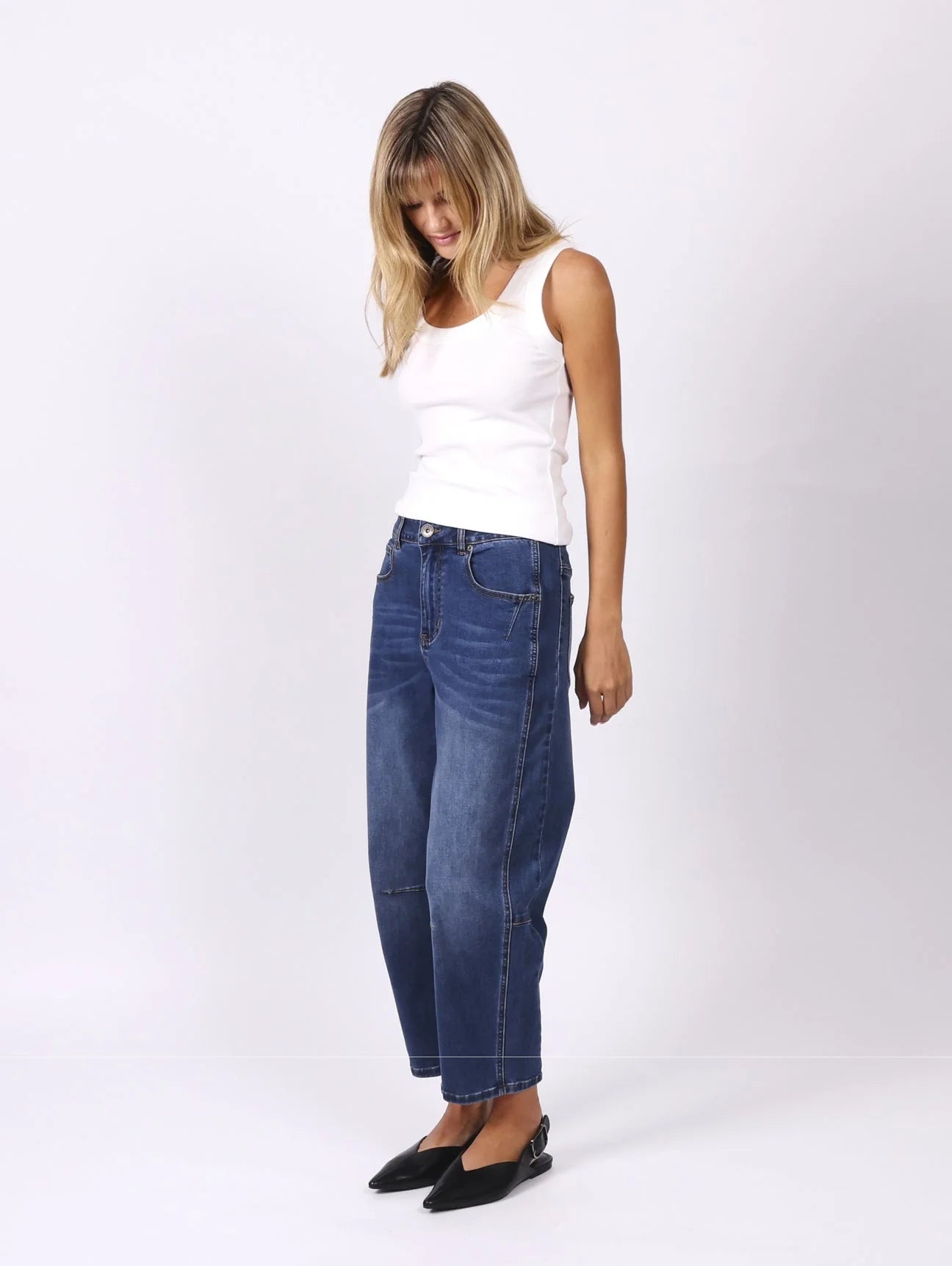 Toni Barrel Jean in Dark Wash
