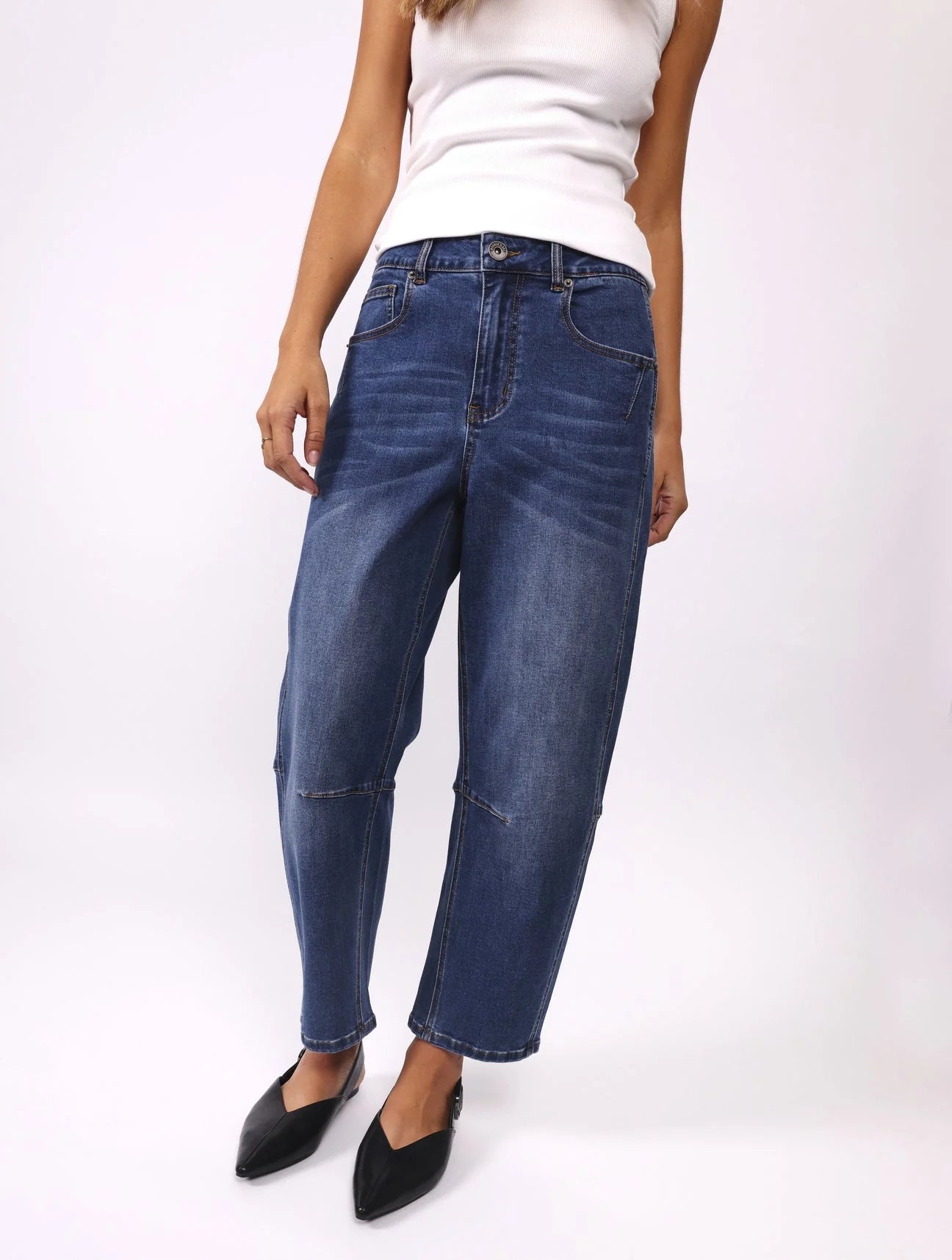 Toni Barrel Jean in Dark Wash