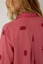 Load image into Gallery viewer, Ringo Shirt in Clavel Framboise by Maison Hotel
