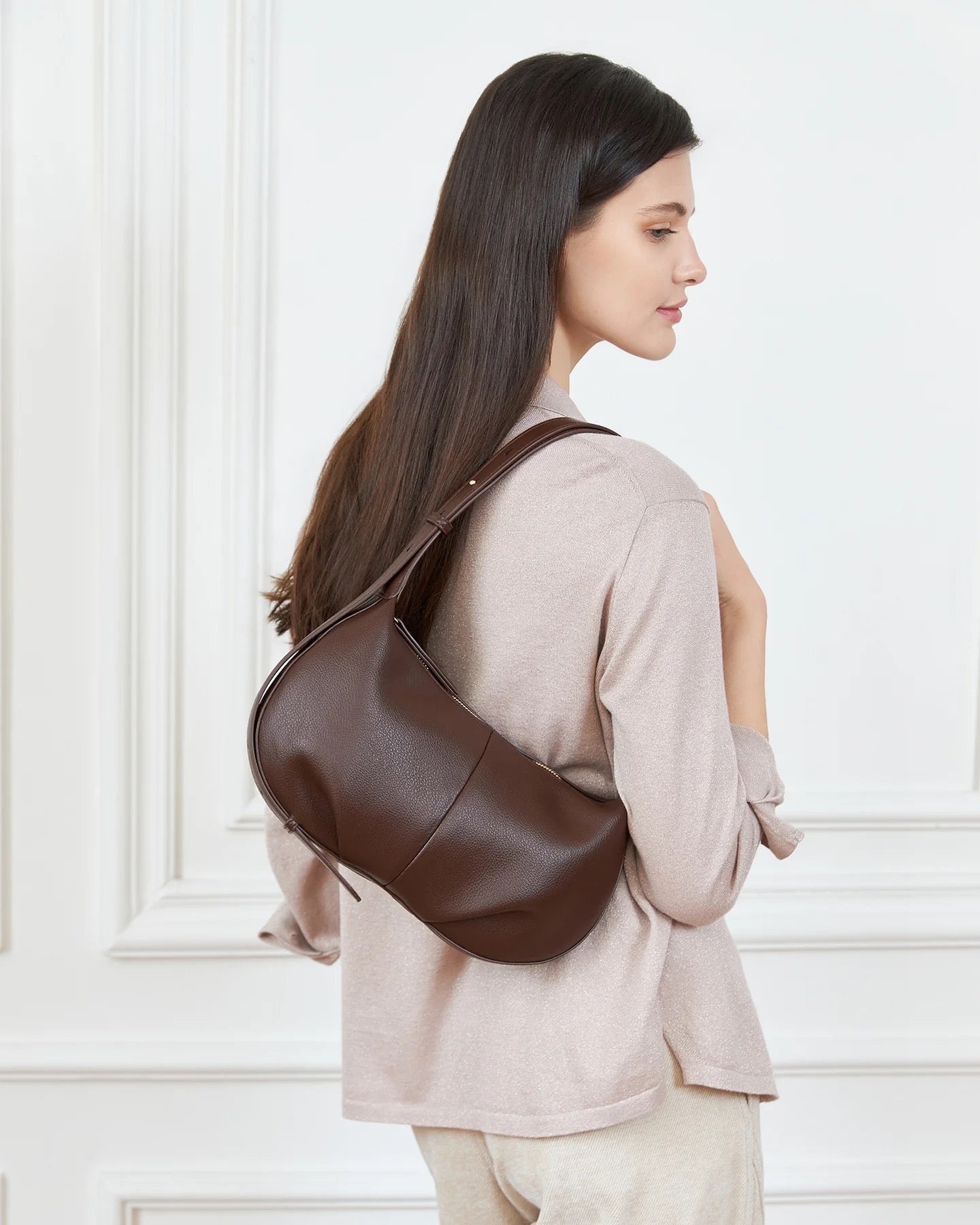 Olivia Shoulder Bag in Chocolate by Louenhide