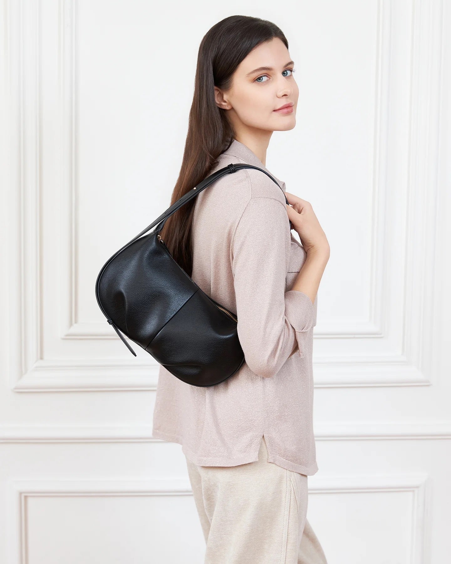 Olivia Shoulder Bag in Black by Louenhide