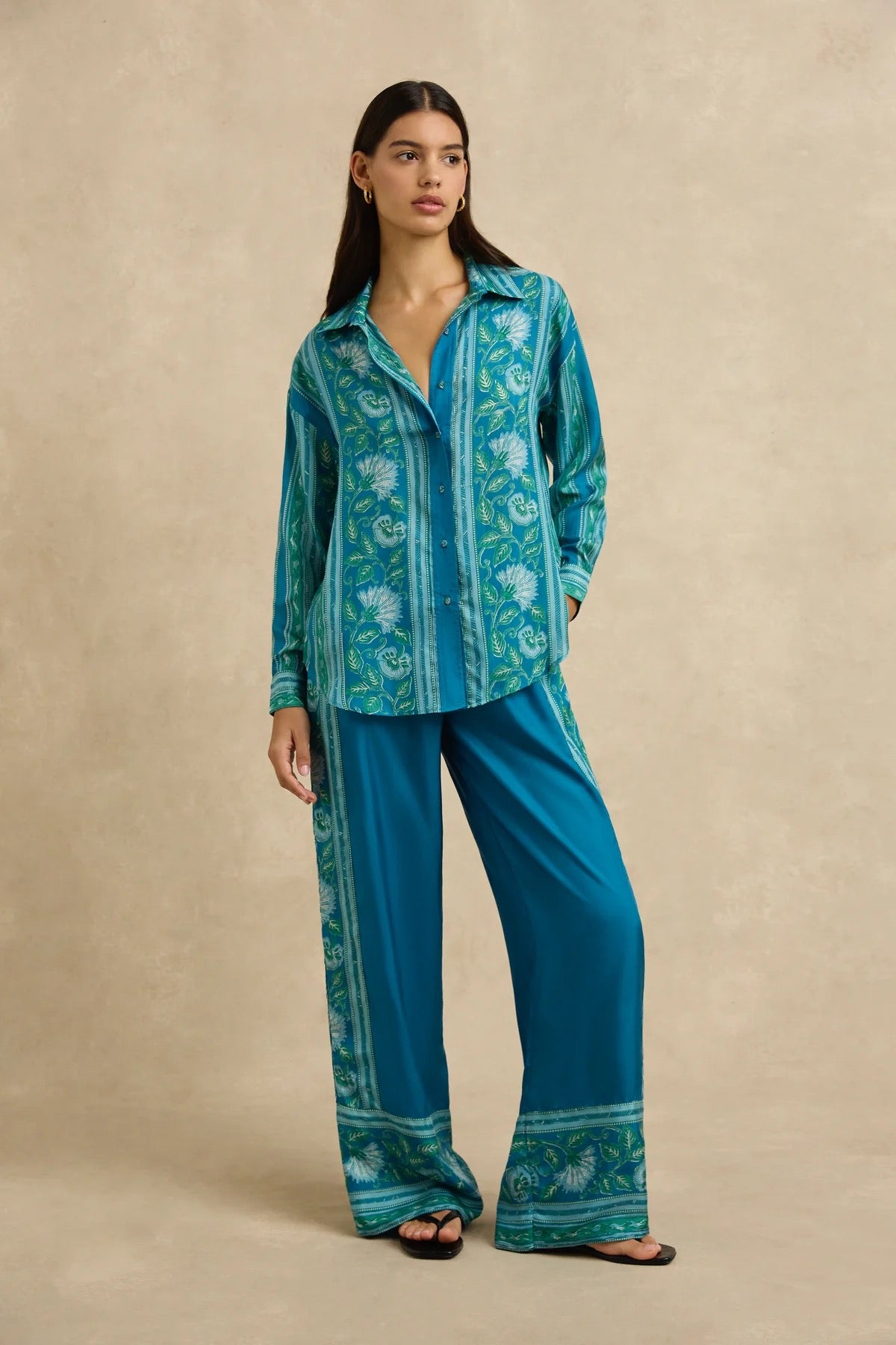 Stevie Oversized Shirt in Spring Daisy Dark Blue by Hannah Artwear