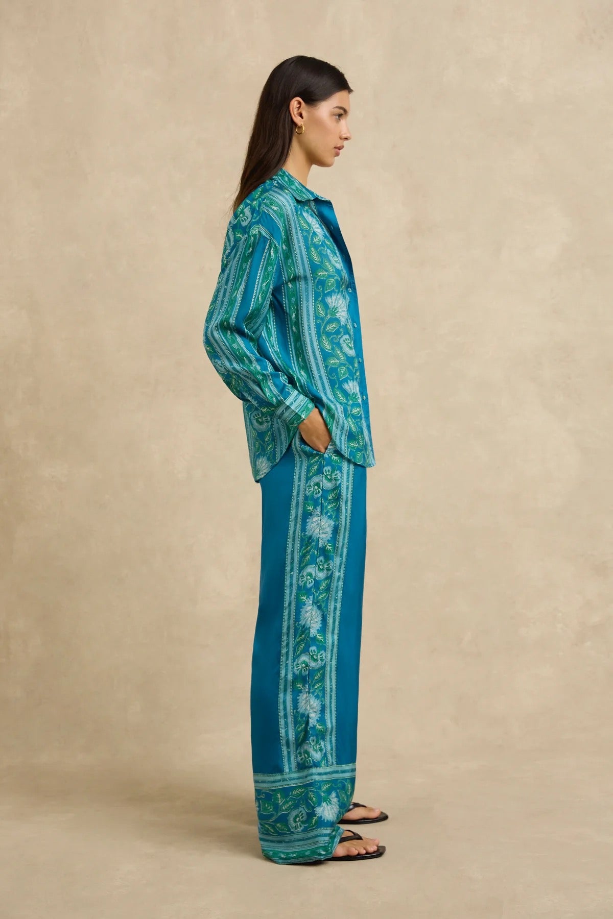 Stevie Oversized Shirt in Spring Daisy Dark Blue by Hannah Artwear