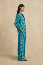 Load image into Gallery viewer, Stevie Oversized Shirt in Spring Daisy Dark Blue by Hannah Artwear
