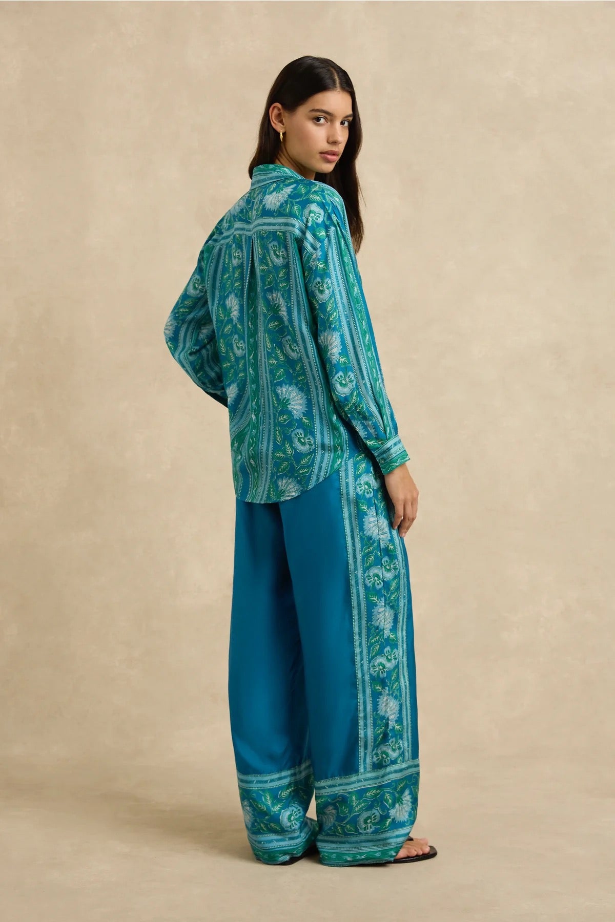 Stevie Oversized Shirt in Spring Daisy Dark Blue by Hannah Artwear