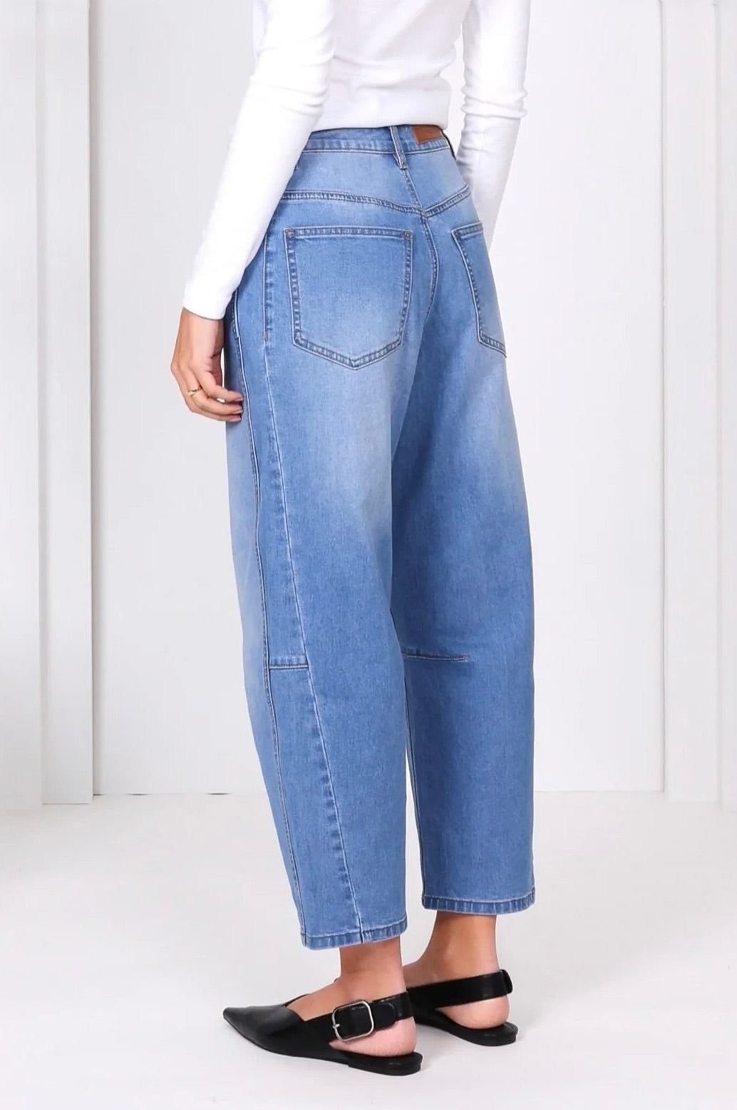 Toni Barrel Jean in Light Wash