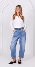 Load image into Gallery viewer, Leo Barrel Jean in Light Wash by Monaco Jeans
