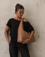 Load image into Gallery viewer, Monaco Bag in Toffee by Louenhide
