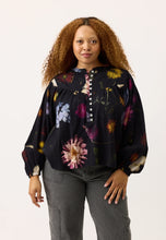 Load image into Gallery viewer, Sierra Blouse in Floratone Nancybird

