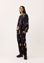Load image into Gallery viewer, Sierra Blouse in Floratone Nancybird

