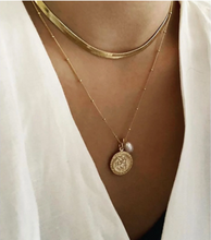 Load image into Gallery viewer, Dylan Herringbone Chain in Gold by Misuzi
