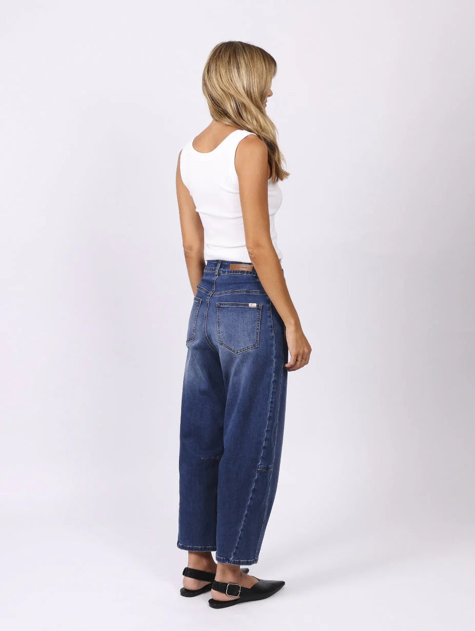 Toni Barrel Jean in Dark Wash